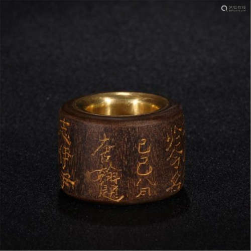 CHINESE AGALWOOD GOLD DECOR ARCHER'S RING
