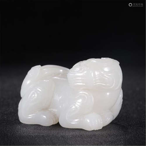 CHINESE WHTIE JADE BEAST TABLE ITEM