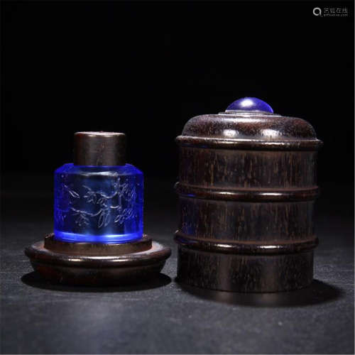 CHINESE BLUE PEKING GLASS ARCHER'S RING IN ZITAN CASE