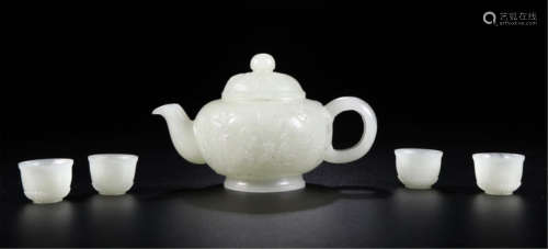 CHINESE WHITE JADE TEA POT WITH FOUR CUPS