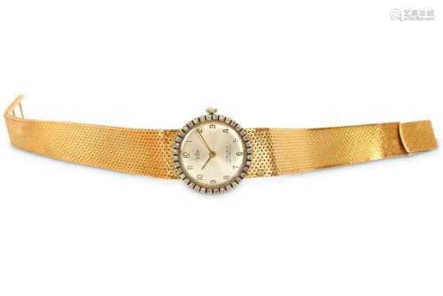 E.B.P. A ladies vintage 18K gold manual wind bracelet