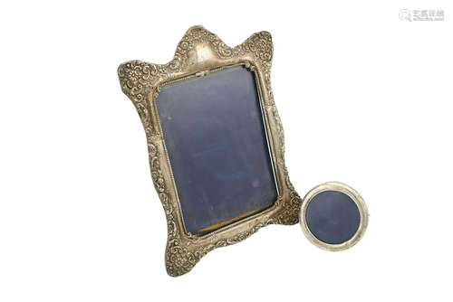 An Edwardian sterling silver photograph frame, Chester