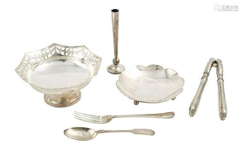 A mixed group of sterling silver, comprising a petal