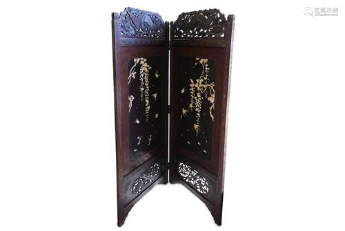 An early 20th Century Japanese shibayama style screen