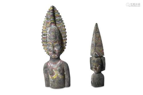 TWO WOOD BUSTS, PAPUA NEW GUINEA