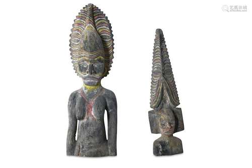 TWO WOOD BUSTS, PAPUA NEW GUINEA