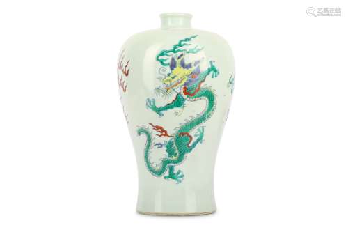 A CHINESE DOUCAI 'DRAGON' VASE, MEIPING.