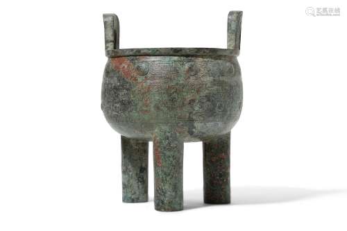A CHINESE ARCHAISTIC BRONZE.