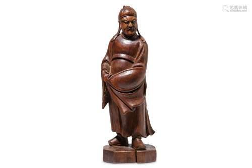 A CHINESE HARDWOOD FIGURE OF AN OFFICIAL.