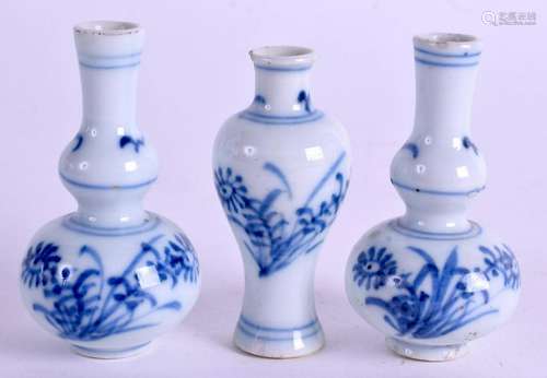 A PAIR OF 17TH CENTURY CHINESE MINIATURE VASES