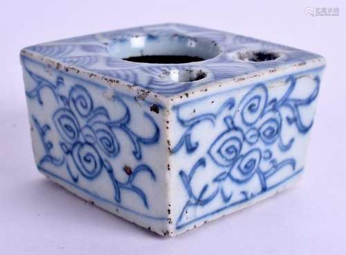 A 19TH CENTURY CHINESE BLUE AND WHITE JOSS STICK