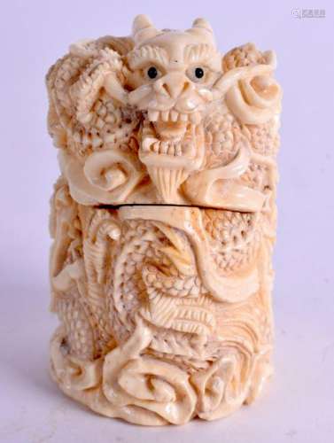 A CHINESE BONE BOX AND COVER. 5.5 cm high.