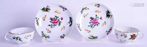 A PAIR OF 19TH CENTURY RUSSIAN IMPERIAL PORCELAIN CUPS