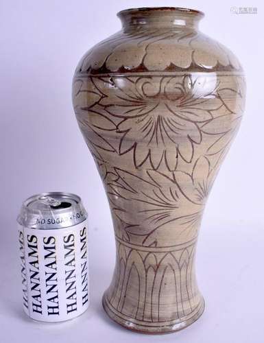 A CHINESE INCISED POTTERY VASE. 29 cm high.