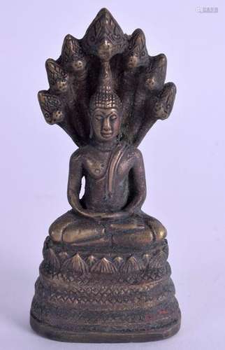 AN INDIAN BRONZE BUDDHA. 8.5 cm high.