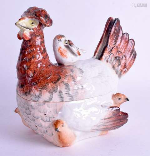 AN EARLY 19TH CENTURY ENGLUSH POTTERY HEN BOX AND COVER