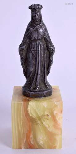 AN ANTIQUE CONTINENTAL FIGURE OF A SAINT. 8 cm high.