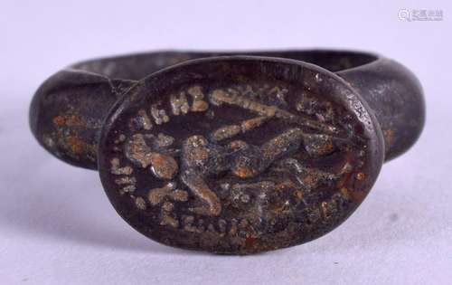 A CENTRAL ASIAN BRONZE RING.