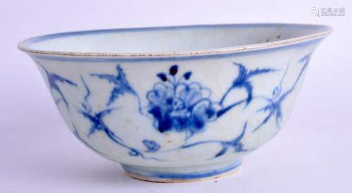 A 19TH CENTURY CHINESE BLUE AND WHITE PORCELAIN BOWL