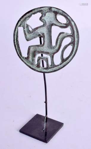 A CENTRAL ASIAN BRONZE PLAQUE. 5.5 cm wide.