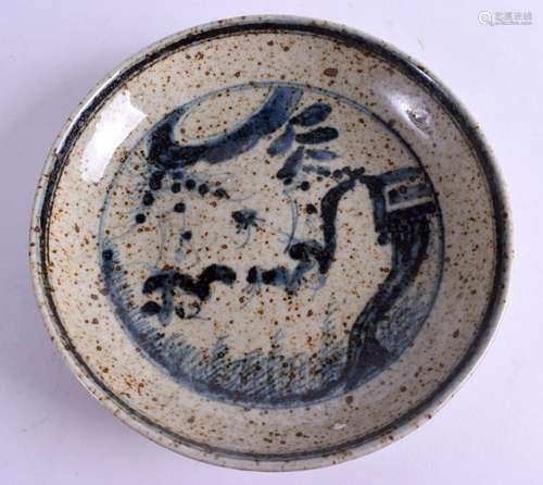 A CHINESE BLUE AND WHITE DISH. 17 cm wide.