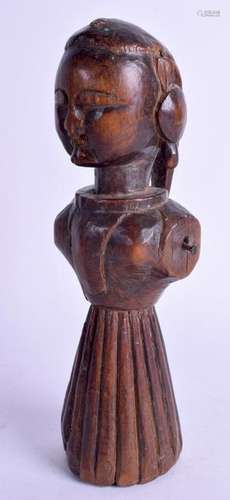 A CHARMING 18TH CENTURY TREEN FRUITWOOD FIGURE OF A