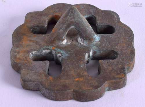 AN ISLAMIC MIDDLE EASTERN BRONZE SEAL. 5.5 cm wide.