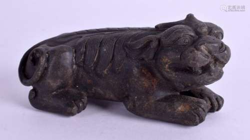 A CHINESE BRONZE BUDDHISTIC LION SCROLL WEIGHT. 12 cm x