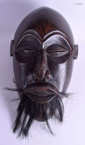 A LARGE EARLY 20TH CENTURY AFRICAN BEARDED HARDWOOD