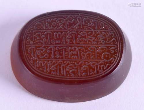 A FINE MIDDLE EASTERN CALLIGRAPHY AGATE SEAL. 2.75 cm x
