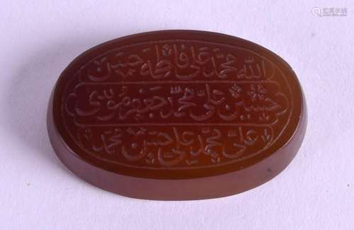 A FINE MIDDLE EASTERN CALLIGRAPHY AGATE SEAL. 2.75 cm x