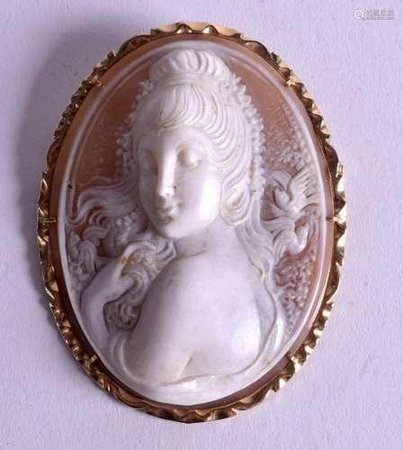 A GOOD ANTIQUE CAMEO BROOCH. 4.5 cm x 6.5 cm.