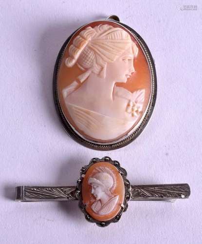 TWO VINTAGE BROOCHES. (2)