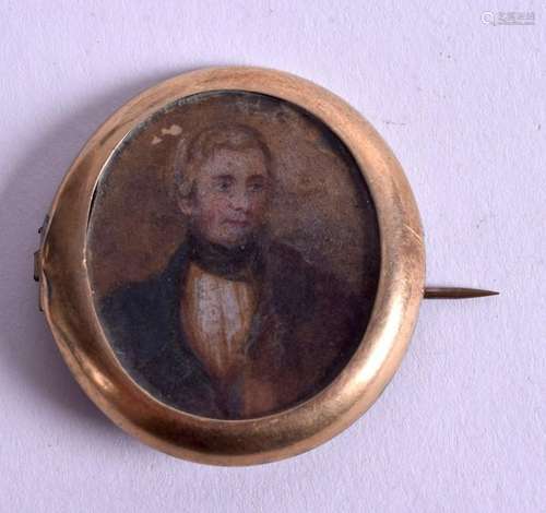 AN 18TH/19TH CENTURY GOLD MOUNTED MINIATURE. 3.5 cm x