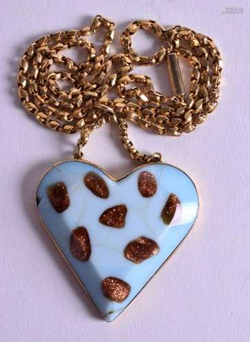 A RETRO GOLD AND ENAMEL PENDANT with gold chain. 17.1