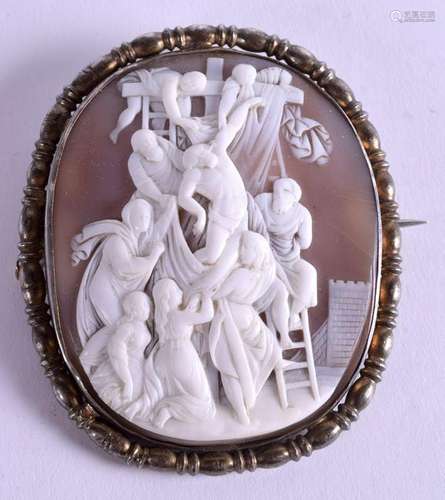 A GOOD ANTIQUE CAMEO BROOCH depicting christ with