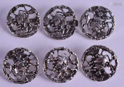 A SET OF SIX ART NOUVEAU SILVER BUTTONS. Birmingham,