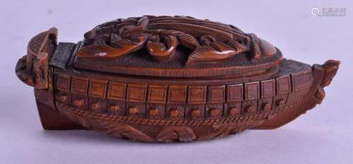 AN 18TH/19TH CENTURY CARVED COQUILLA NUT TREEN SNUFF