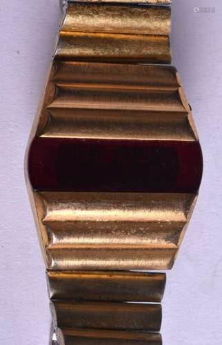 AN AMERICAN MICROSTAR WRISTWATCH. 3.75 cm wide.