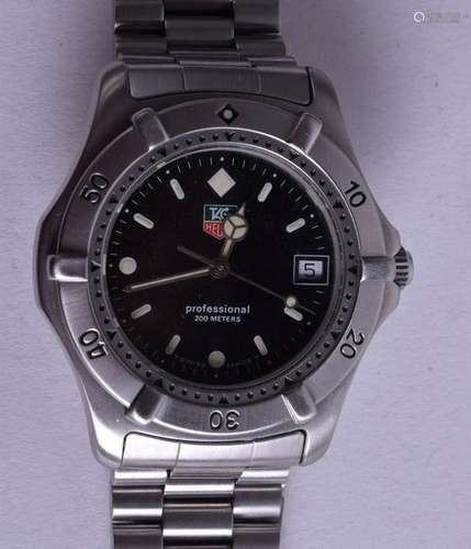 A TAGHEUER PROFESSIONAL 200M WRISTWATCH. 3.5 cm wide.