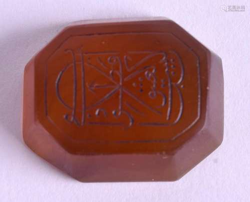 A FINE MIDDLE EASTERN CALLIGRAPHY AGATE SEAL. 1.75 cm x