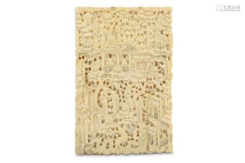 A CHINESE CANTON CARVED IVORY CARD CASE.