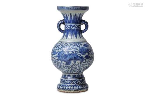 A CHINESE BLUE AND WHITE TWIN HANDLED 'LION DOGS'