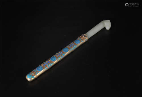 CHINESE GOLD INLAID IRON DRAGGER WITH JADE HANDLE AND ENAMEL GILT SILVER SHEATH