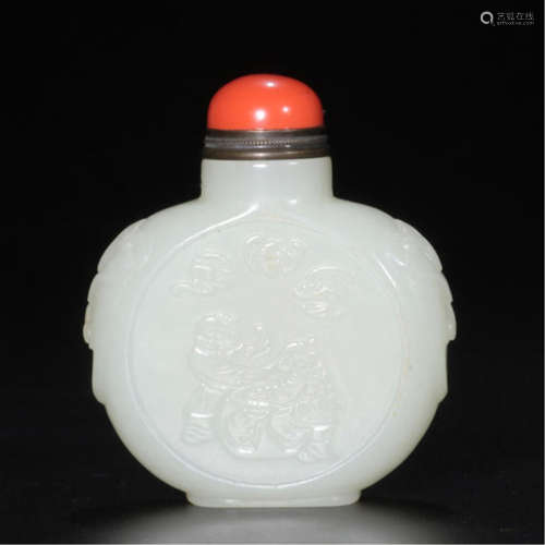 CHINESE WHITE JADE BOY PLAYING SNUFF BOTTLE