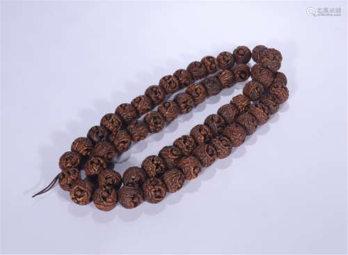 CHINESE WALNUT KERNEL CRVED BEAD NECKLACE
