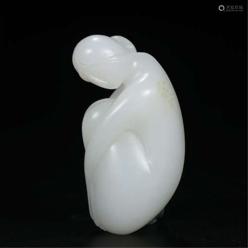 CHINESE WHITE JADE SEATED BEAUTY