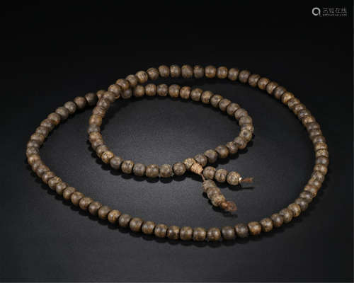 CHINESE AGALWOOD BEAD NECKLACE