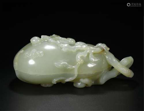 CHINESE CELADON JADE PEACH LIDDED BOX