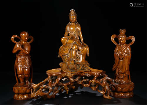 CHINESE BOXWOOD SEATED GUANYIN WITH TWO GUARDIAN